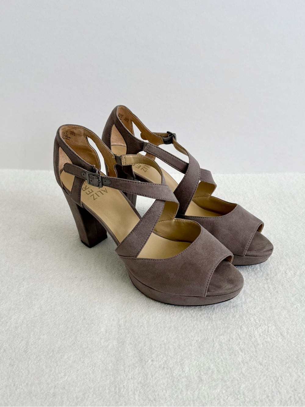 Naturalizer Platform Block Heel Sandals Size 8.5 Taupe Strappy - Picture 3 of 10
